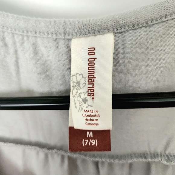 Gray Ruffled Sleeveless Top - Picture 3 of 4